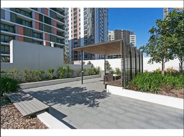 2 bedroom apartment in Watervue @ Discovery Point