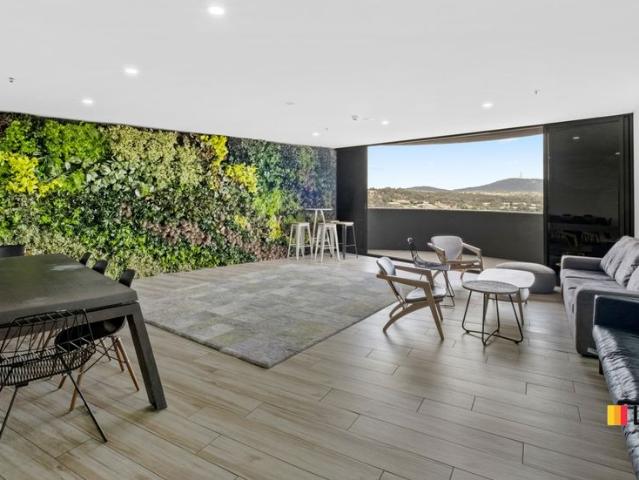2 Bedroom Apartment in Wayfarer With District Outlook