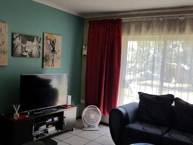 2 Bedroom Apartment in Weltevreden Park