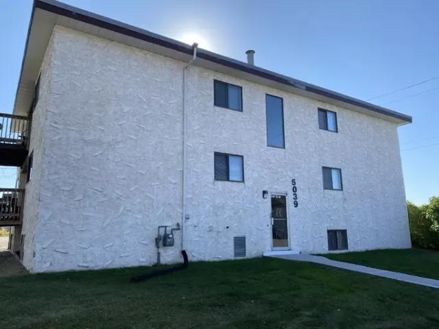 2 Bedroom Apartment Innisfail AB 105087403