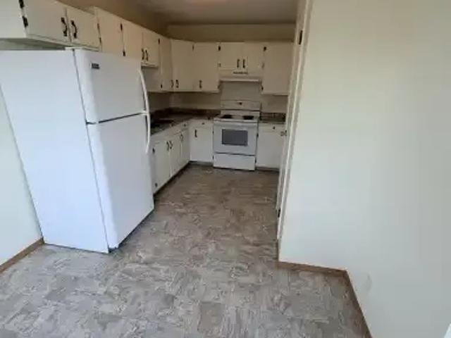 2 Bedroom Apartment Innisfail AB 106031207