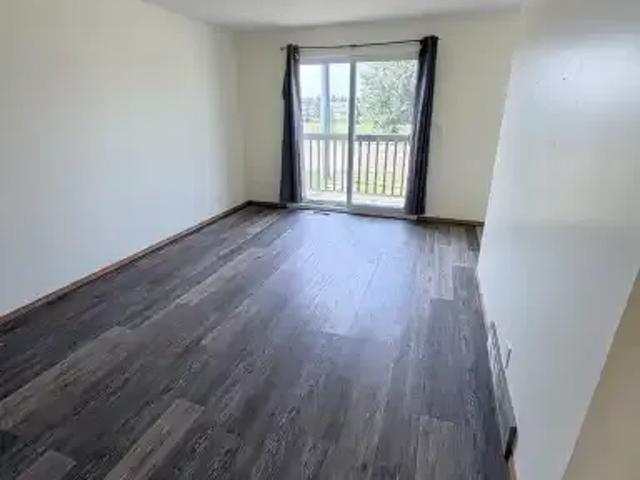 2 Bedroom Apartment Innisfail AB 106031304