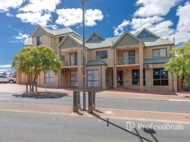 2 BEDROOM APARTMENT IS INNER CITY LIVING AT ITS FINEST