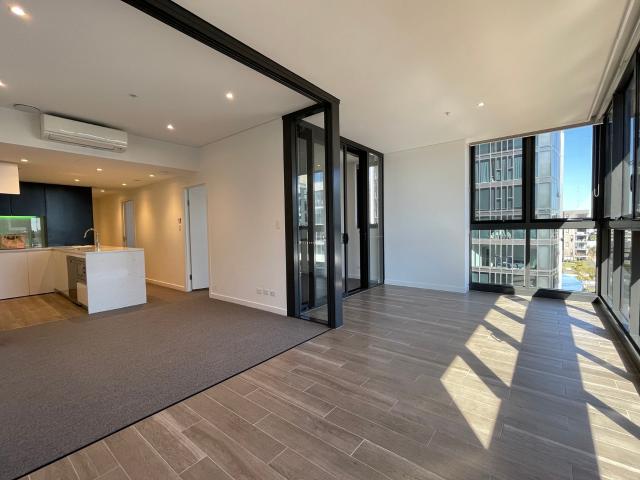 2 Bedroom apartment ! Just Above the Shopping Centre!
