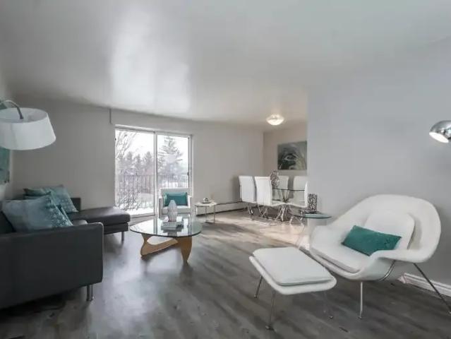 2 Bedroom Apartment Lucan ON 104990749