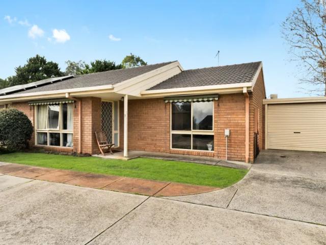 2 Bedroom Apartment Langwarrin VIC 104893755