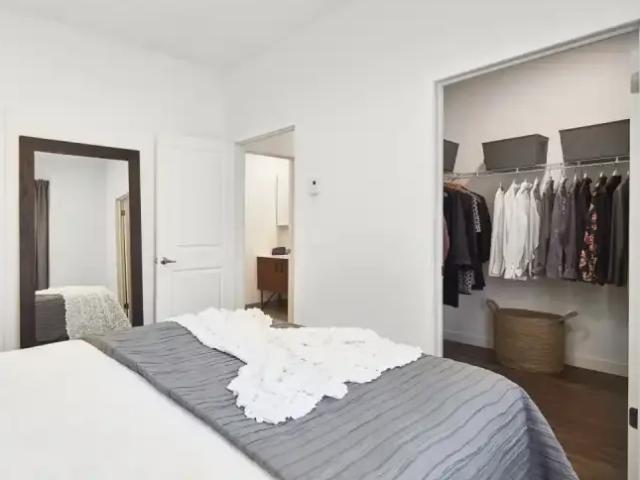2 Bedroom Apartment Laval QC 104940067
