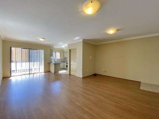 2 Bedroom Apartment Located In The Heart Of Burwood!