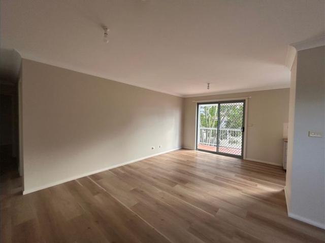 2 BEDROOM APARTMENT LOCATED IN THE HEART OF HAMILTON DISCOUNTED RENT AVAILABLE