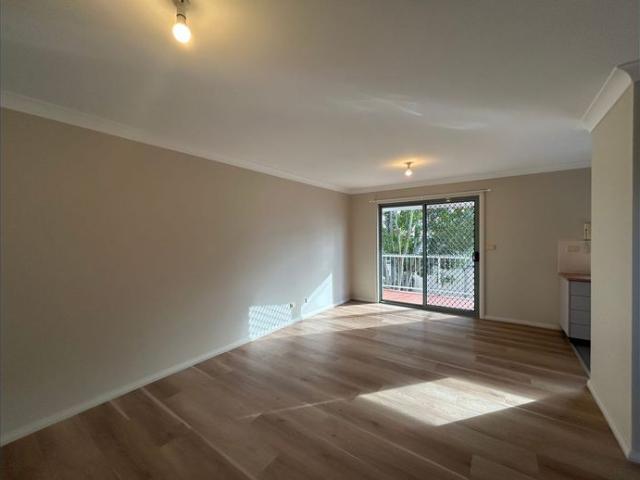 2 BEDROOM APARTMENT LOCATED IN THE HEART OF HAMILTON DISCOUNTED RENT AVAILABLE