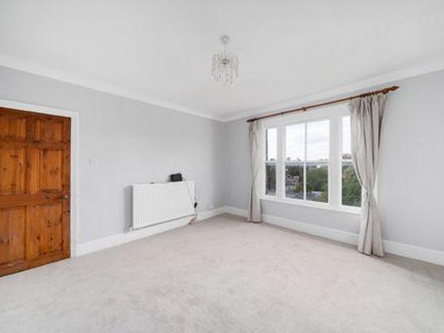 2 Bedroom Apartment London England 105189083