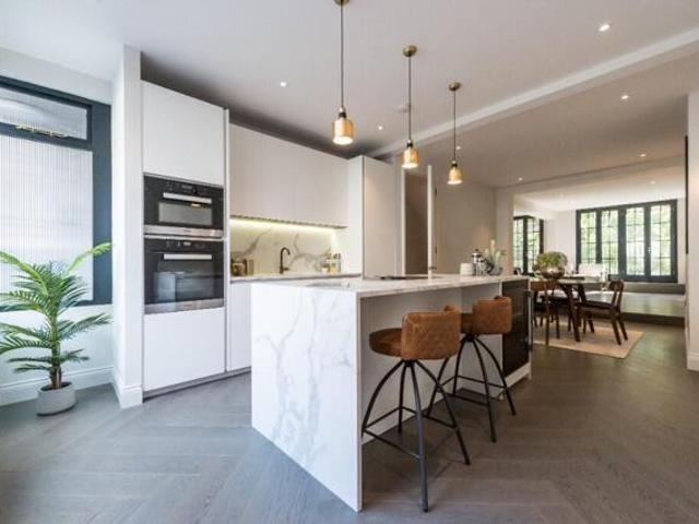 2 Bedroom Apartment London Greater London 101059909