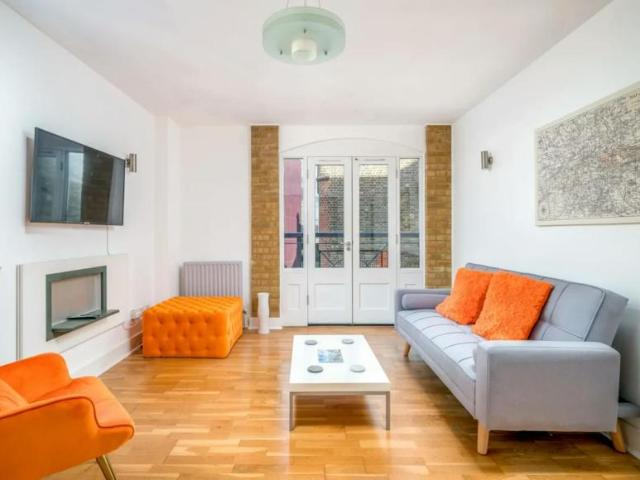 2 Bedroom Apartment London London 104038344