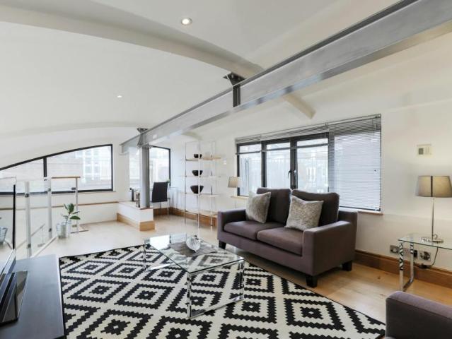 2 Bedroom Apartment London London 104183167