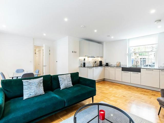 2 Bedroom Apartment London London 104364591