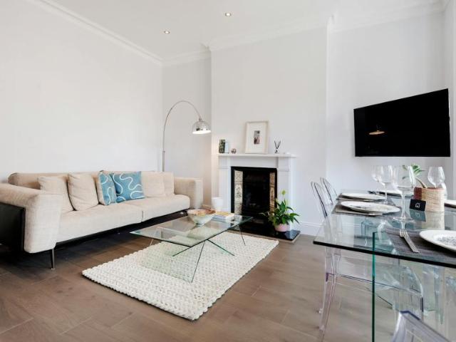 2 Bedroom Apartment London London 104364705