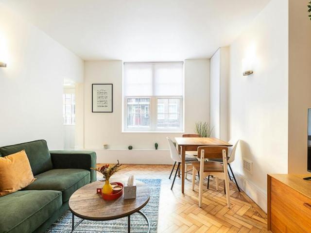 2 Bedroom Apartment London London 104402359