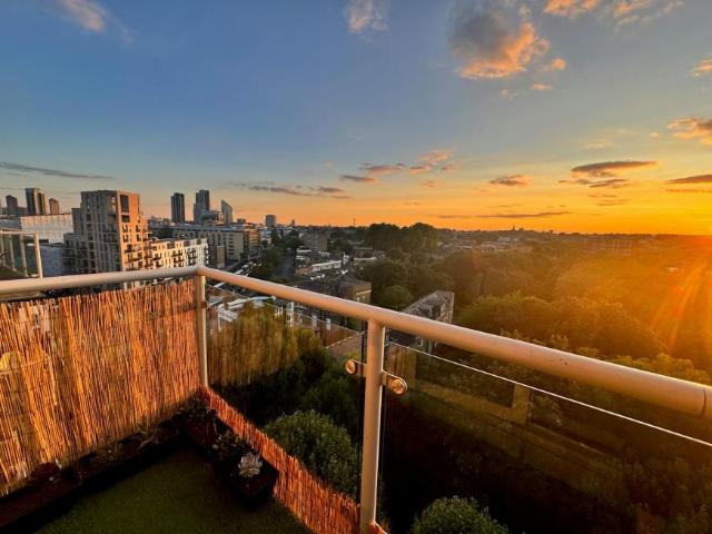 2 Bedroom Apartment London London 104471844