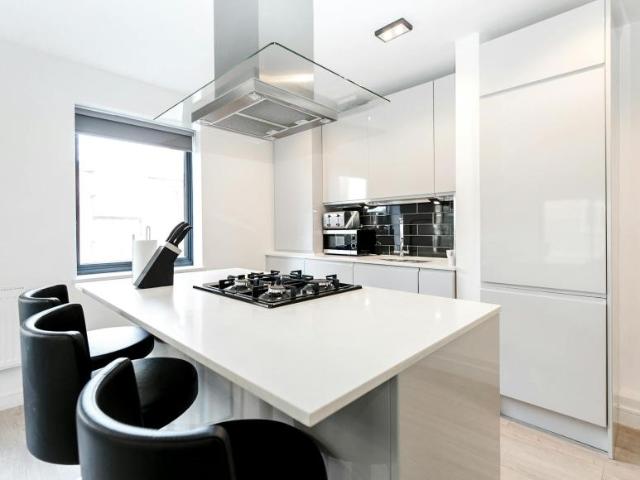 2 Bedroom Apartment London London 104599422