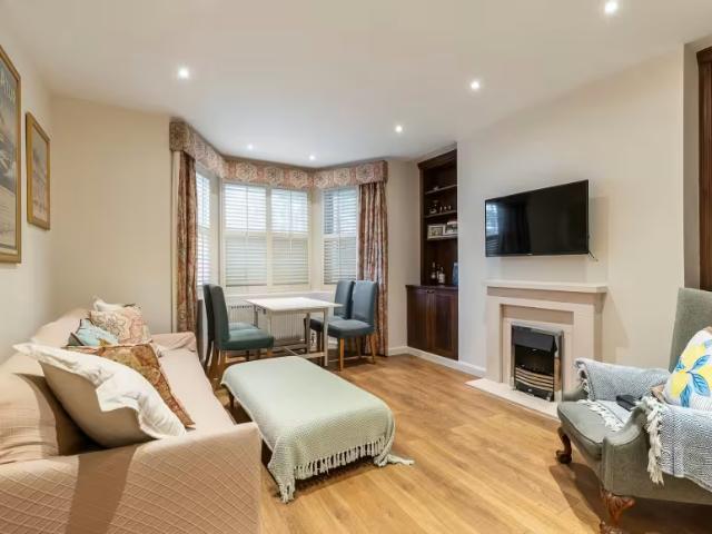 2 Bedroom Apartment London London 100384513