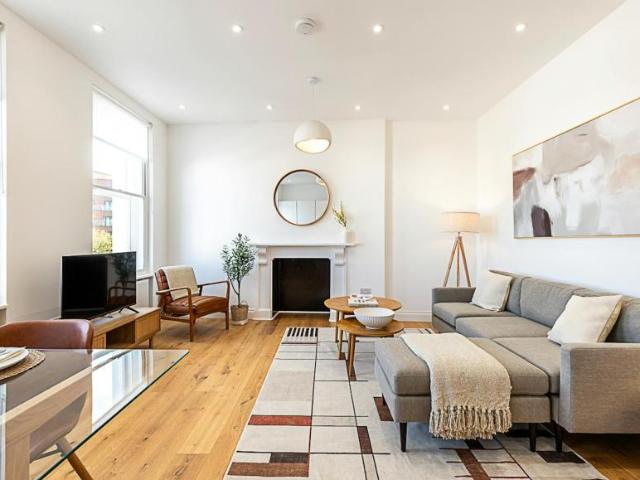 2 Bedroom Apartment London London 101111723