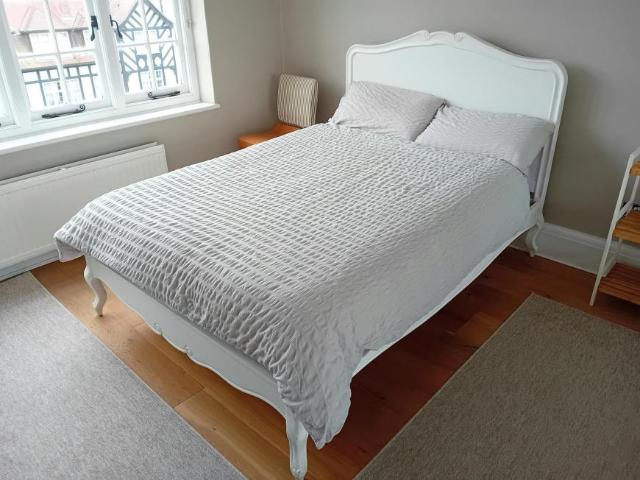 2 Bedroom Apartment London London 101305124
