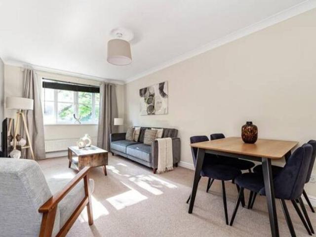 2 Bedroom Apartment London London 101376003