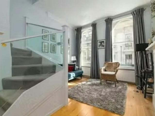 2 Bedroom Apartment London London 101587710