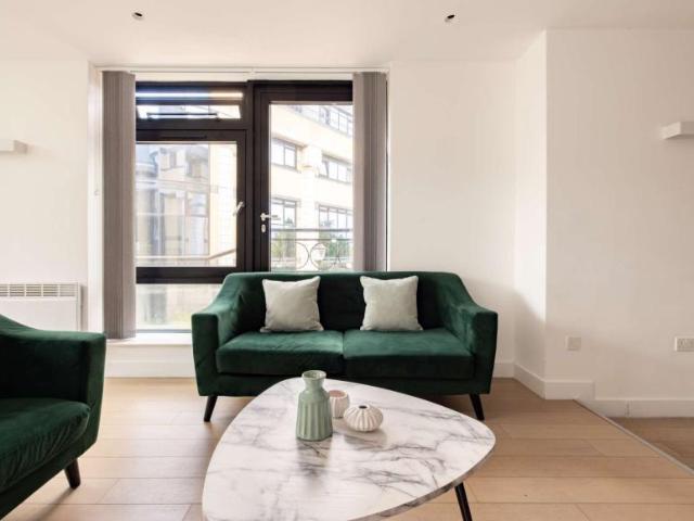 2 Bedroom Apartment London London 101849507