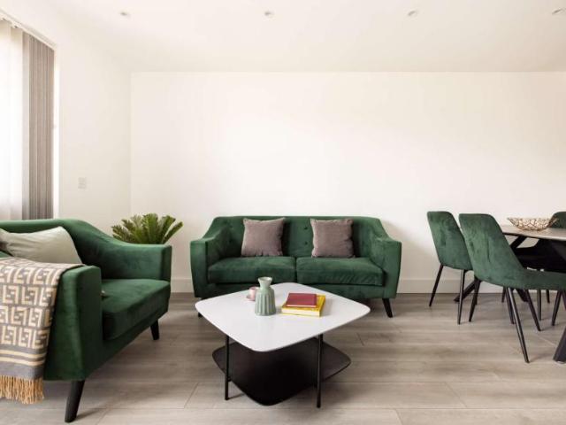 2 Bedroom Apartment London London 101849570