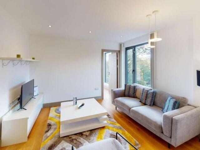 2 Bedroom Apartment London London 101849590