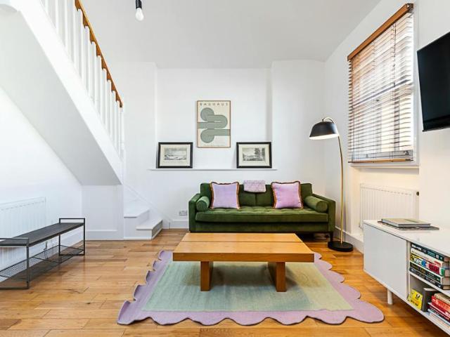 2 Bedroom Apartment London London 103655366