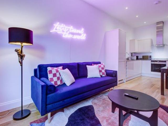 2 Bedroom Apartment London London 66669335