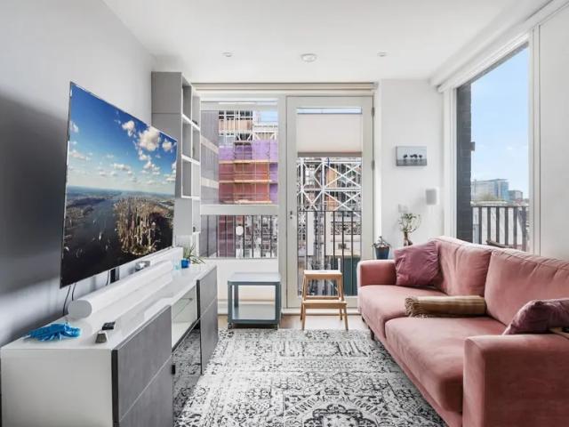 2 Bedroom Apartment London London 85951824