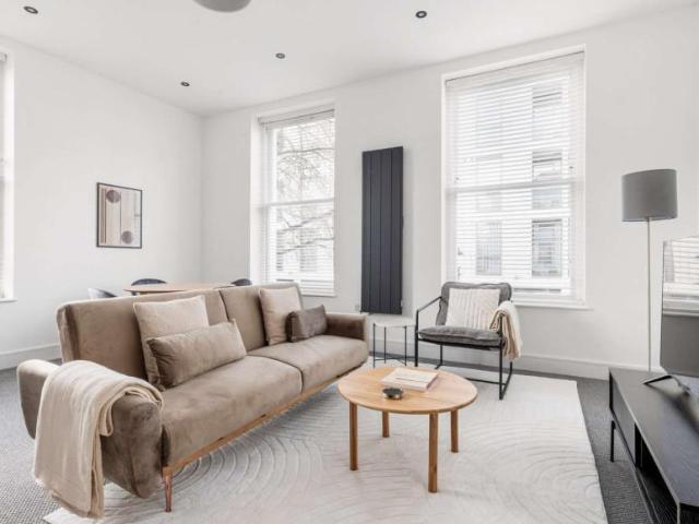 2 Bedroom Apartment London London 97883801