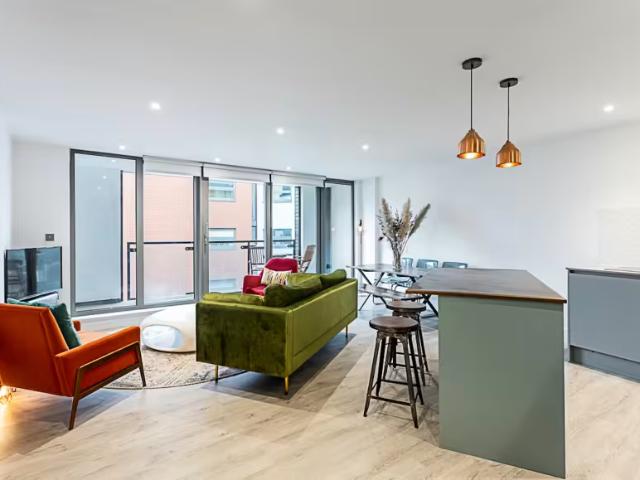 2 Bedroom Apartment London London 98755196