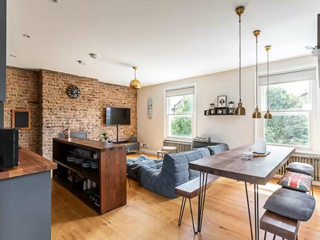 2 Bedroom Apartment London London 98294302