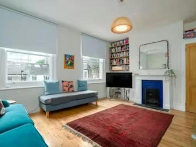 2 Bedroom Apartment London London LS101587720