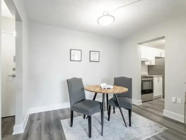 2 Bedroom Apartment London ON 105554422