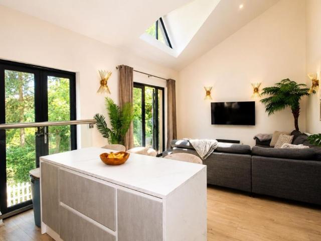 2 Bedroom Apartment Purpose Built To Let