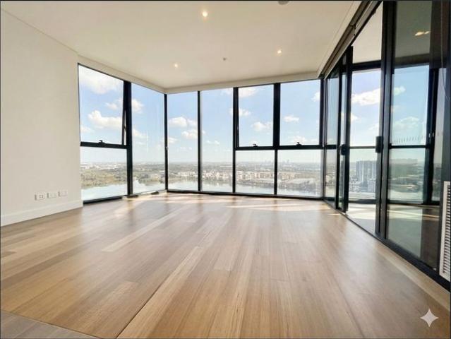 2 Bedroom Apartment Panoramic Uninterrupted River ViewsUpgrade hardwood flooring and marble bathroom walls