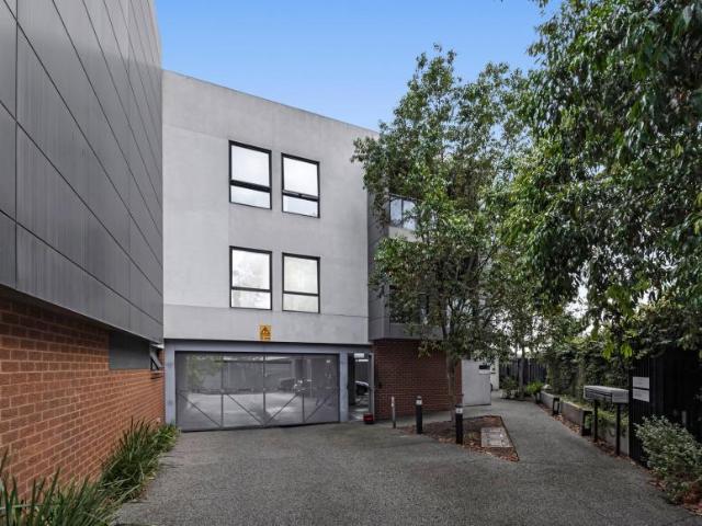 2 Bedroom Apartment Parkville VIC 105706993