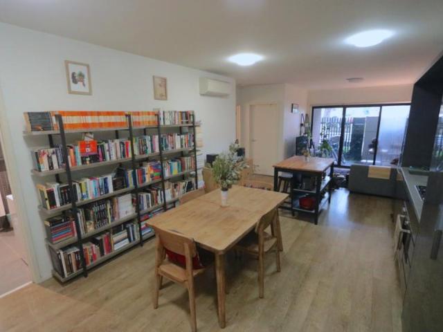2 Bedroom Apartment Parkville VIC LS102811212