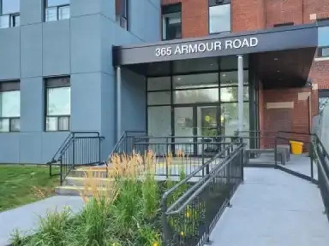 2 Bedroom Apartment Peterborough ON 104863201