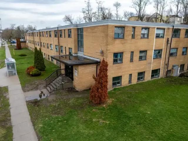 2 Bedroom Apartment Peterborough ON 104940380