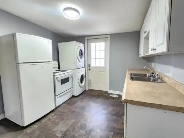 2 Bedroom Apartment Peterborough ON 105580709