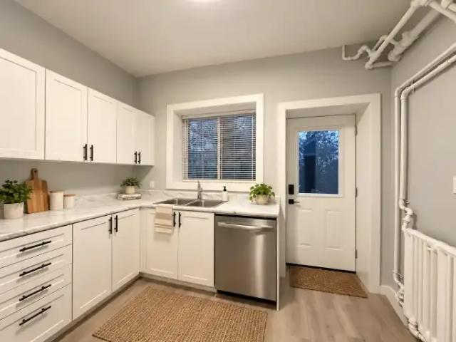 2 Bedroom Apartment Peterborough ON 105623600