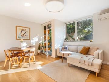 2 Bedroom Apartment Prahran VIC LS102439569