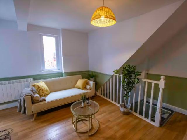2 Bedroom Apartment Reading Reading 96208994