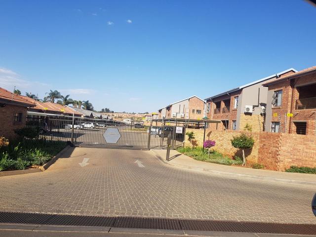 2 Bedroom apartment rented in Wilgeheuwel, Roodepoort